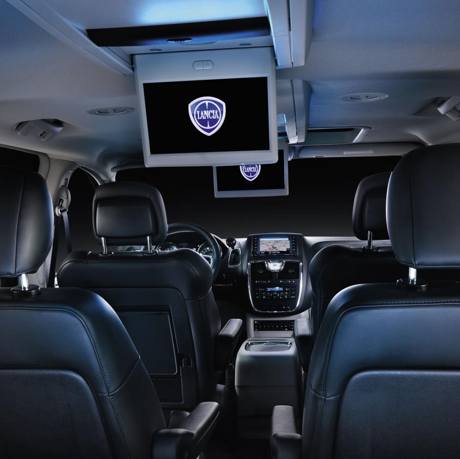  Lancia Voyager 2011 года  (фото 2 из 66)